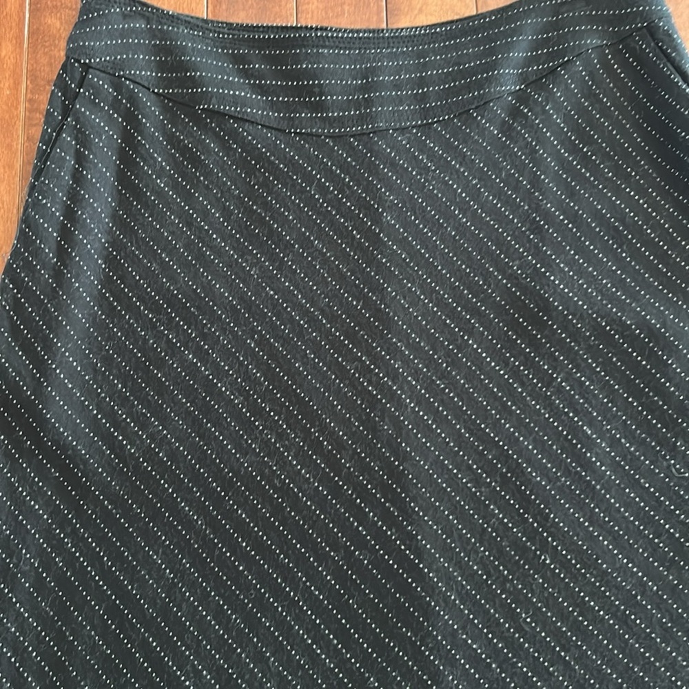 Banana Republic Women's Midi Black Wool Skirt Size 2 - Picture 2 of 8